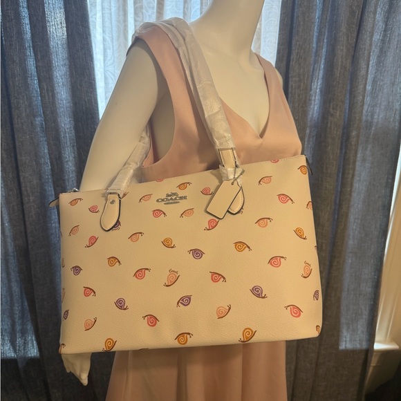 Coach Women’s Gallery Tote Bag Chalk With Snail 🐌 Print. Hard to find. - Picture 12 of 12